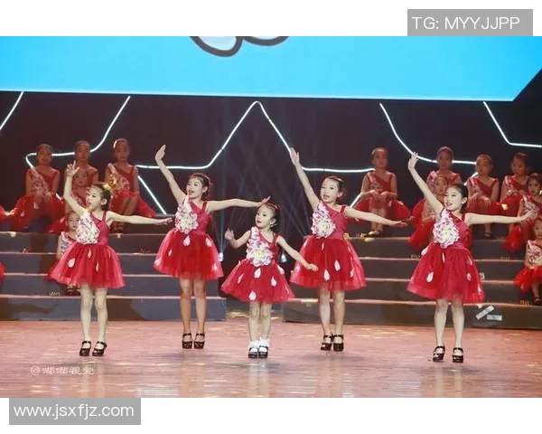 足球明星携手公益唱响希望之歌助力社会温暖与关爱