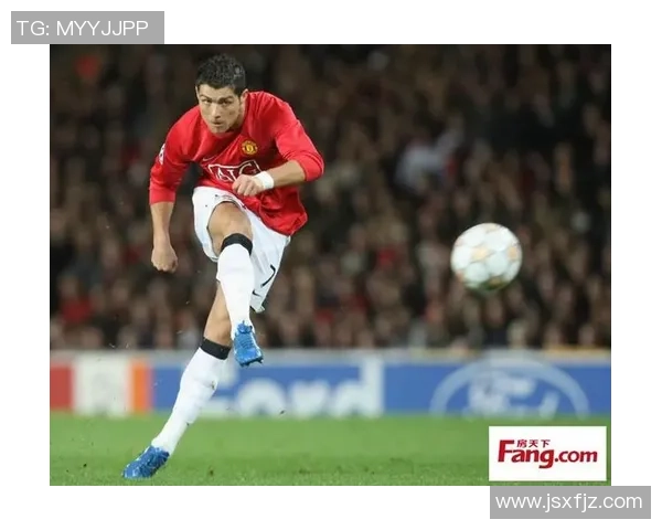 国外足球明星街头出行引发粉丝围观视频记录精彩瞬间